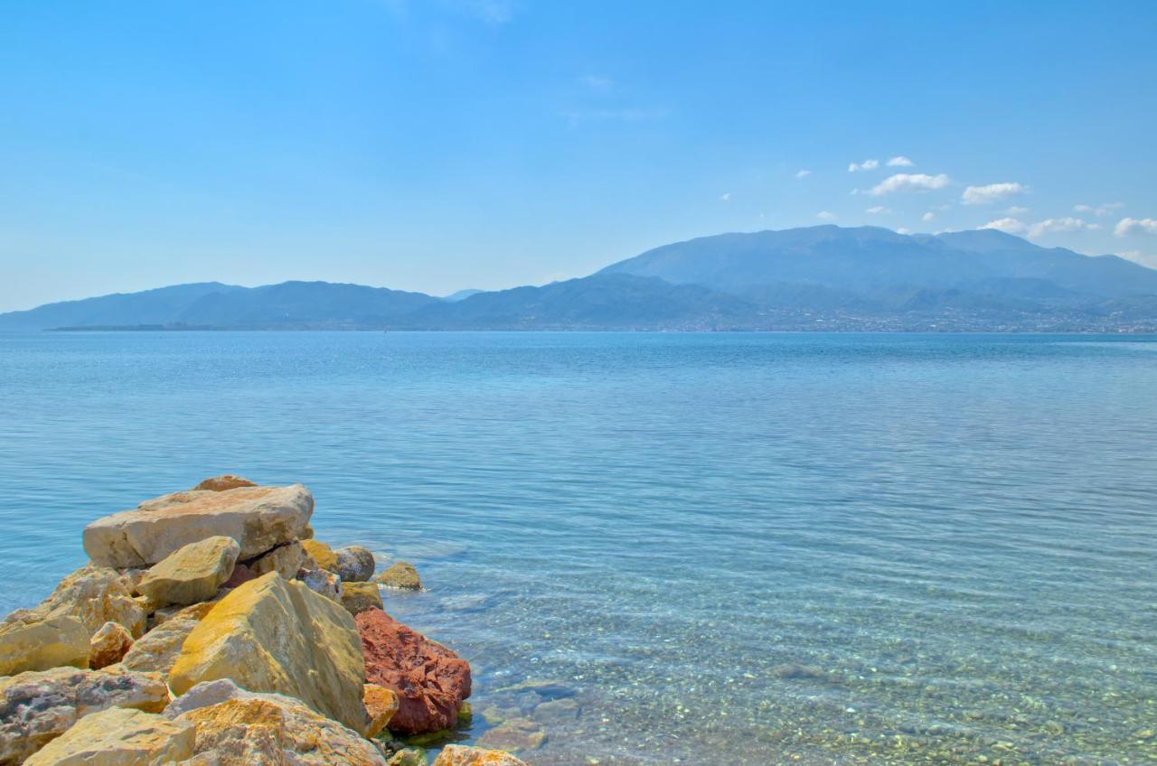 Epipleon Luxury Suites -106- Δωμάτιο 40Τμ Με Βεράντα 45Τμ Μπροστά Στην Θάλασσα Nafpaktos Exteriör bild