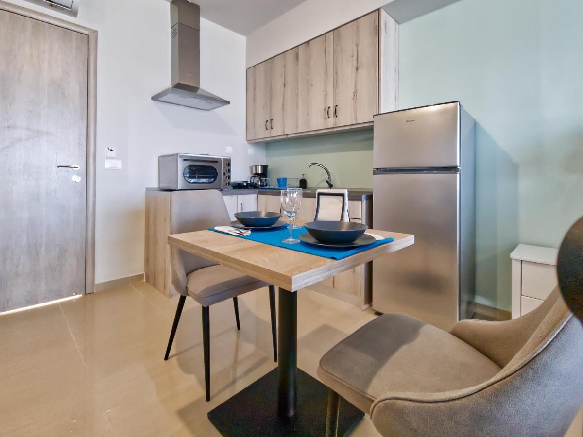 Epipleon Luxury Suites -106- Δωμάτιο 40Τμ Με Βεράντα 45Τμ Μπροστά Στην Θάλασσα Nafpaktos Exteriör bild